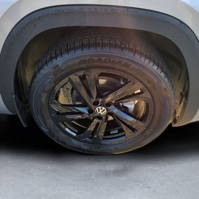 2026 Volkswagen Atlas Cross Sport 2.0T SEL R-Line Black