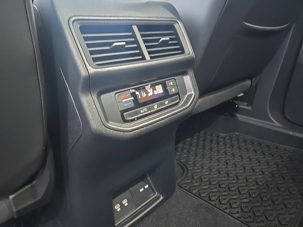 2027 Volkswagen Atlas SE w/Technology