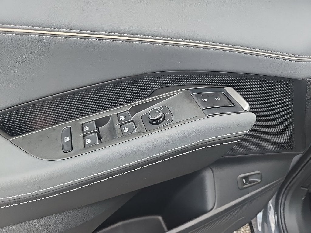 2027 Volkswagen Atlas SE w/Technology