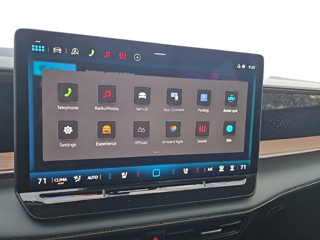 2027 Volkswagen Atlas SE w/Technology