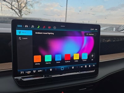 2027 Volkswagen Atlas SE w/Technology
