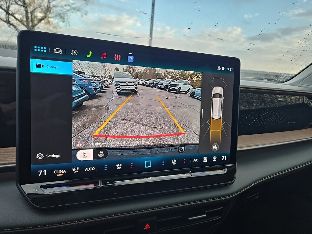 2027 Volkswagen Atlas SE w/Technology