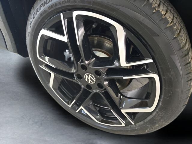 2026 Volkswagen Tiguan 2.0T SEL R-Line Turbo