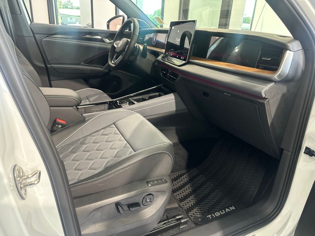 2026 Volkswagen Tiguan 2.0T SEL R-Line Turbo