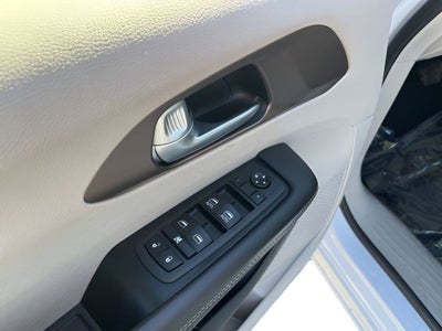 2024 Chrysler Voyager LX