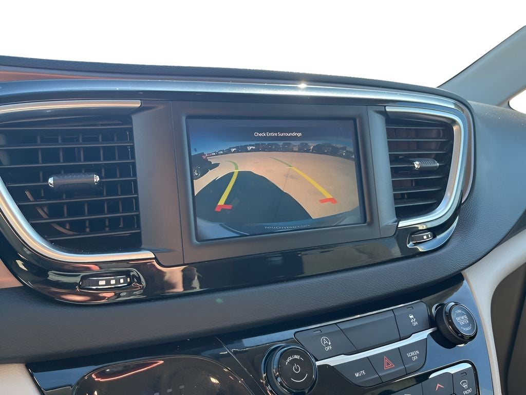 2024 Chrysler Voyager LX