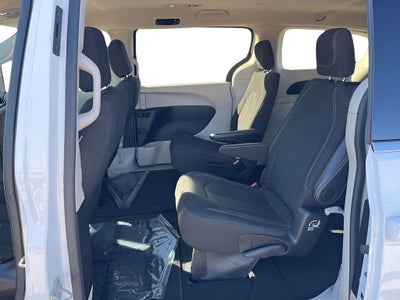 2024 Chrysler Voyager LX