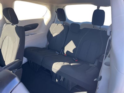 2024 Chrysler Voyager LX