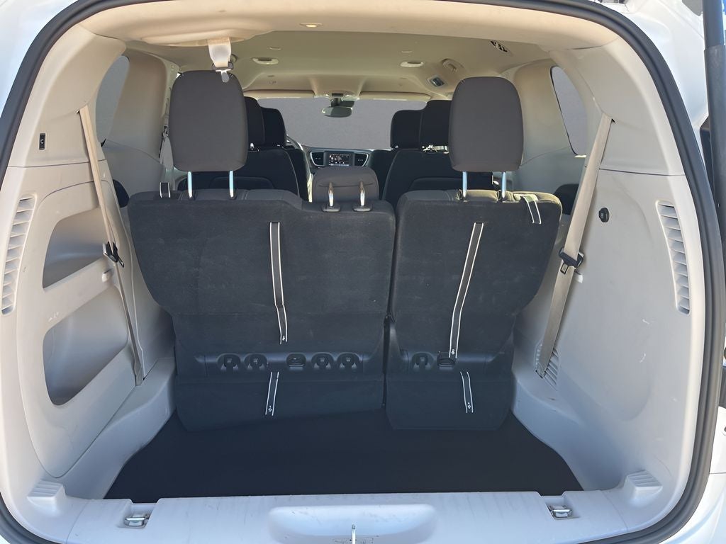 2024 Chrysler Voyager LX