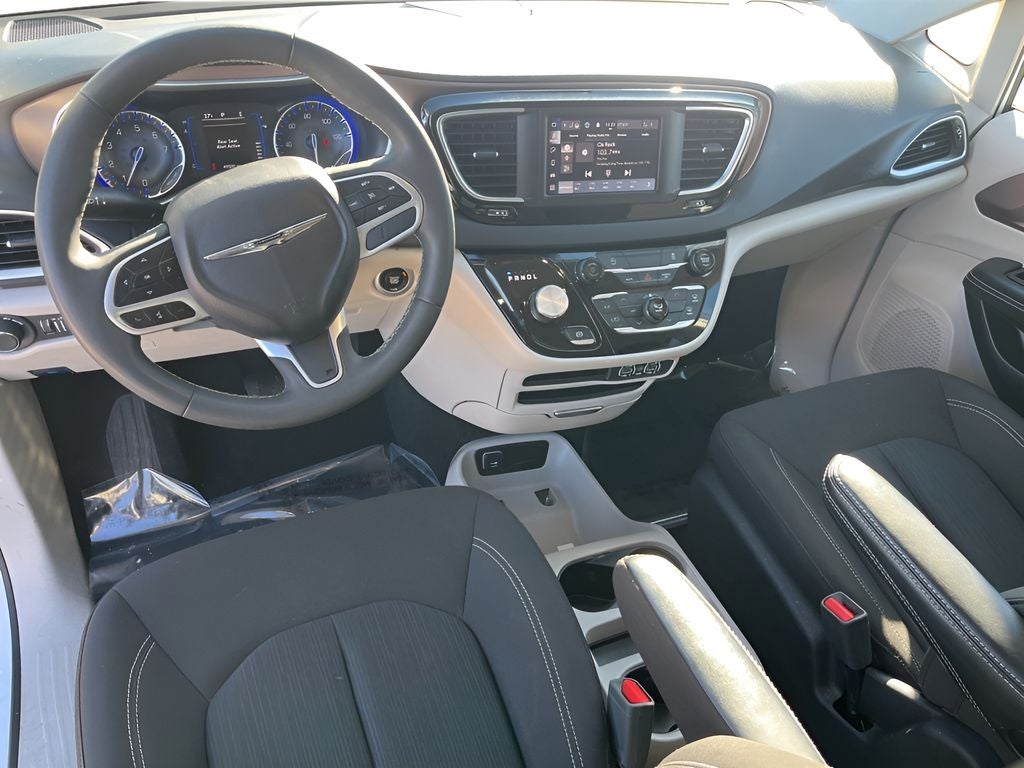 2024 Chrysler Voyager LX