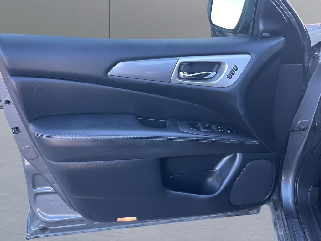 2020 Nissan Pathfinder SL