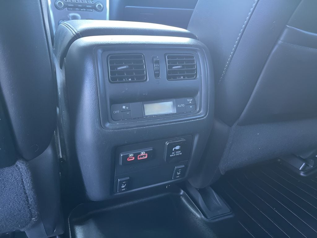 2020 Nissan Pathfinder SL