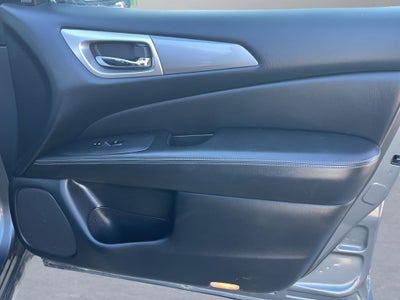 2020 Nissan Pathfinder SL