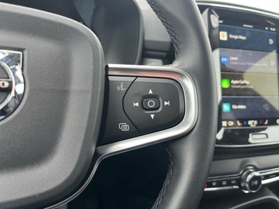 2025 Volvo XC40 B5 Plus Dark Theme