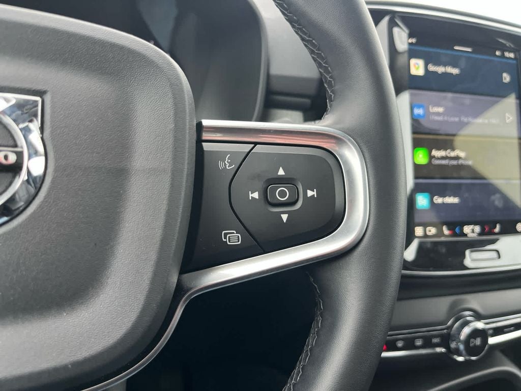 2025 Volvo XC40 B5 Plus Dark Theme