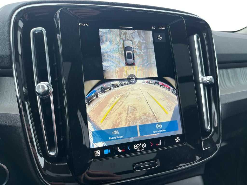 2025 Volvo XC40 B5 Plus Dark Theme