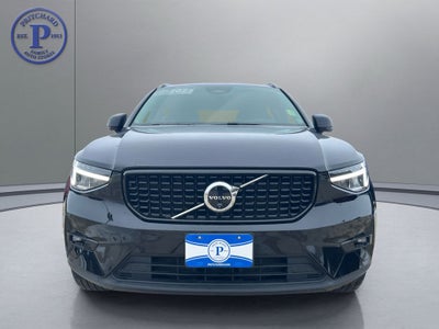 2025 Volvo XC40 B5 Plus Dark Theme