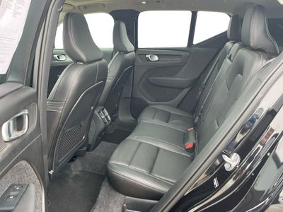 2025 Volvo XC40 B5 Plus Dark Theme