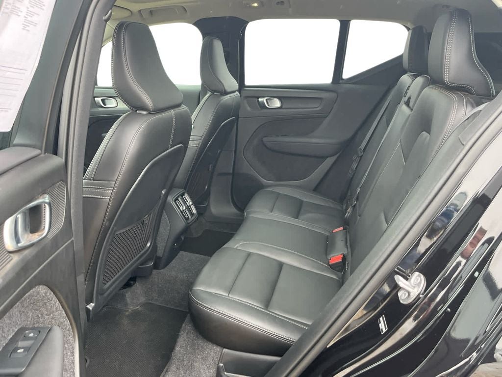 2025 Volvo XC40 B5 Plus Dark Theme