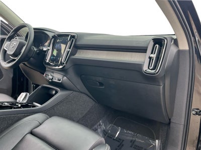 2025 Volvo XC40 B5 Plus Dark Theme