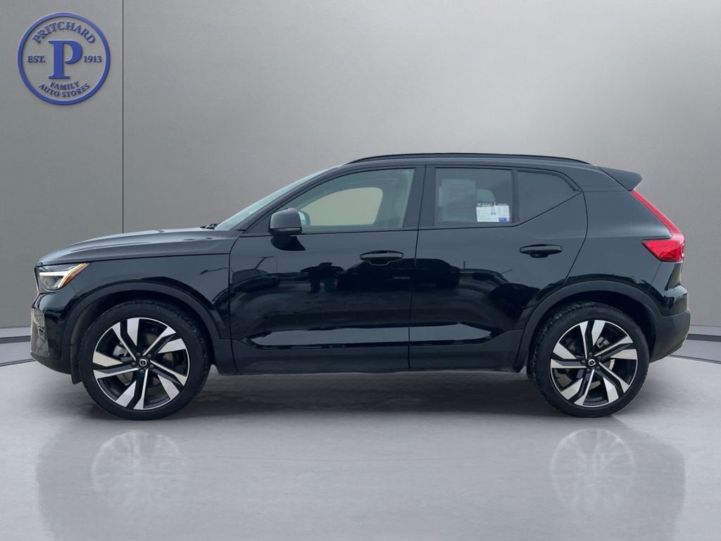 2025 Volvo XC40 B5 Plus Dark Theme