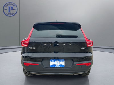 2025 Volvo XC40 B5 Plus Dark Theme