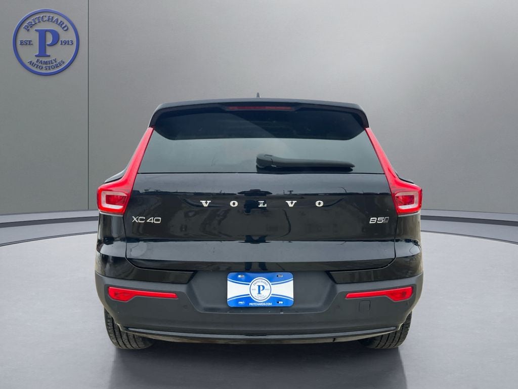 2025 Volvo XC40 B5 Plus Dark Theme