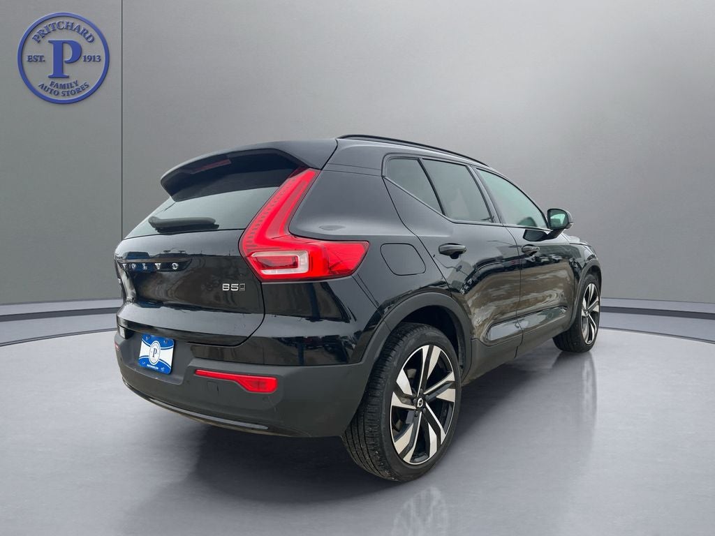 2025 Volvo XC40 B5 Plus Dark Theme