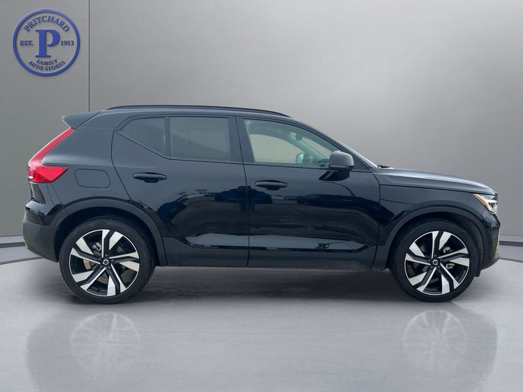 2025 Volvo XC40 B5 Plus Dark Theme