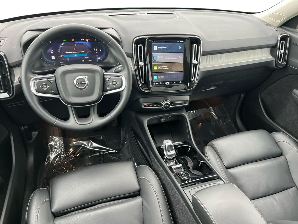 2025 Volvo XC40 B5 Plus Dark Theme